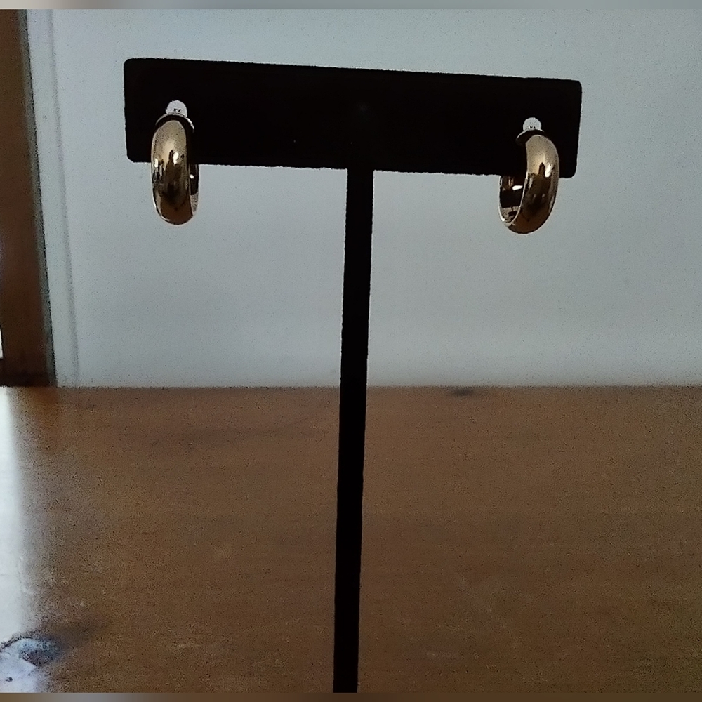 14kt gold hoop earrings